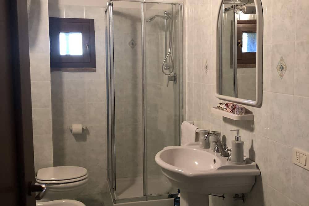 Entire apartment, Vacation apartment among olive trees a stone's throw from Lake Trasimeno in Passignano sul Trasimeno, Lake Trasimeno