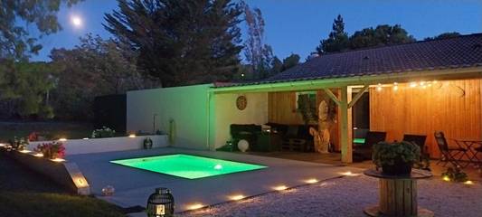 Gîte pour 2 personnes, avec sauna et terrasse ainsi que jacuzzi et piscine à Malves-en-Minervois