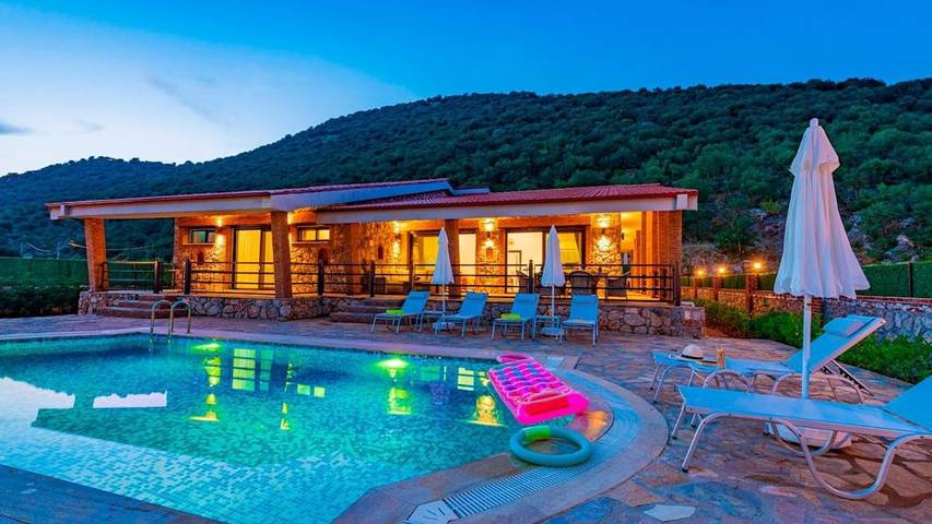 Villa pour 8 personnes, avec piscine ainsi que jardin et jacuzzi - 1