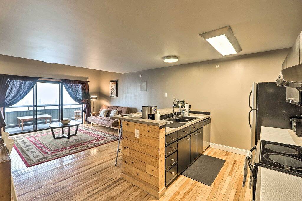 Ganze Wohnung, Whitefish Mountain Ski-In/Out Condo w/ Views! in Glacier-Nationalpark