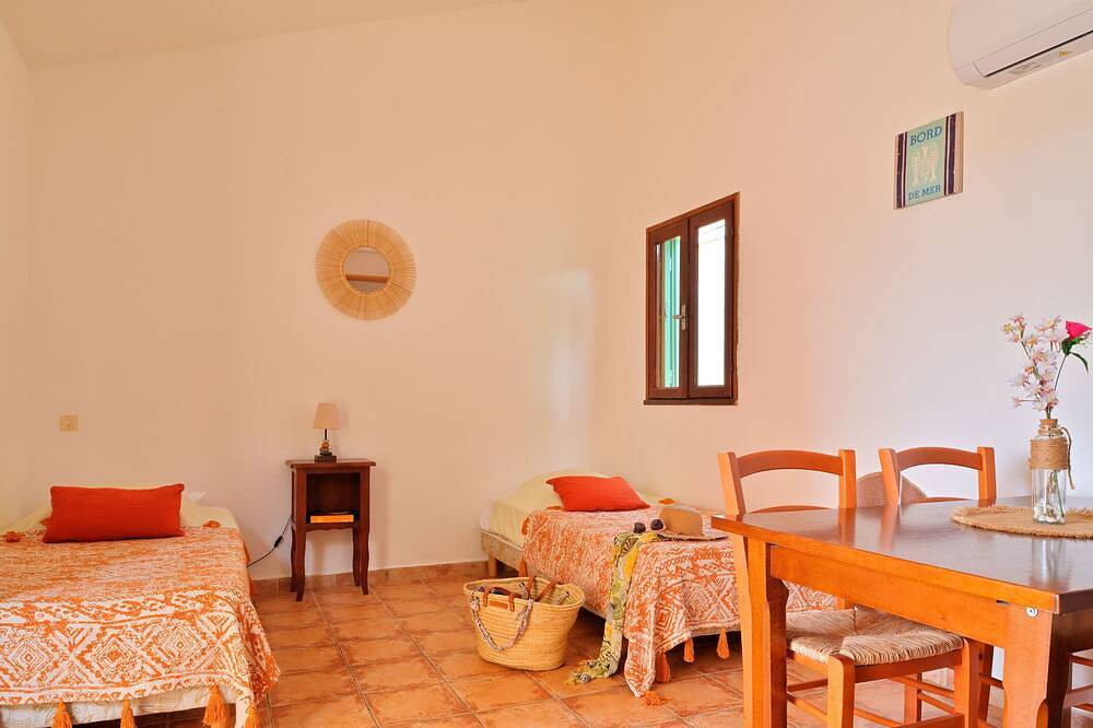 Ganze Wohnung, Studio for 2 people, sea view. in Poggio-Mezzana, Corte und Umgebung