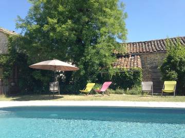 Location de vacances pour 14 personnes, avec jardin ainsi que piscine et jacuzzi à Lalbenque