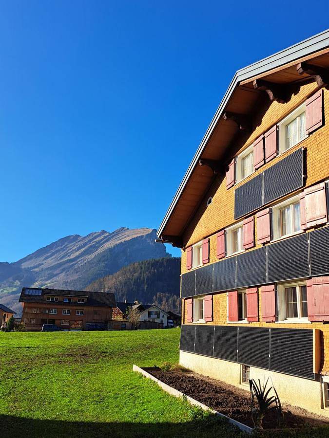 Vakantiehuis voor 9 personen, met Terras en Uitzicht in Au