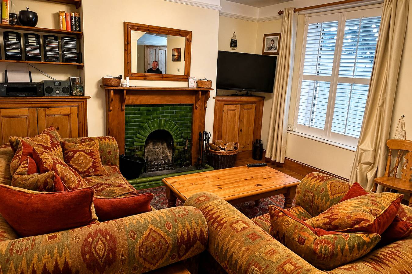 Entire holiday apartment, 1 Bed - Sleeps 4 - Parking - Pets - Town Centre in Wadebridge, Cornwall