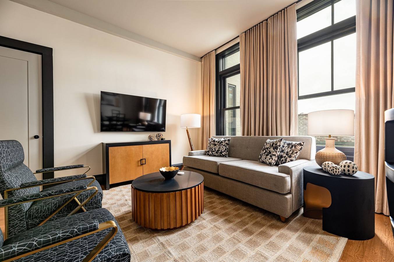 Apartamento entero, 2Br Private Patio in Luxe Canal St Unit | The Mayfair in Storyville (New Orleans), New Orleans