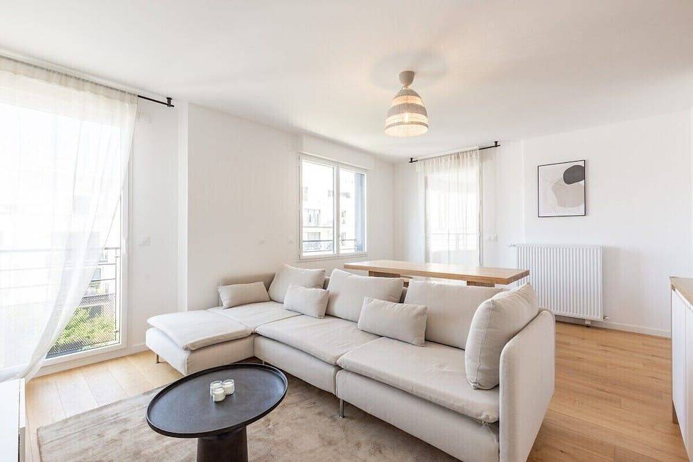 Ganze Wohnung, Apartment-Eigenes Badezimmer-Apartment-Strassenblick in Chessy, Seine-et-Marne