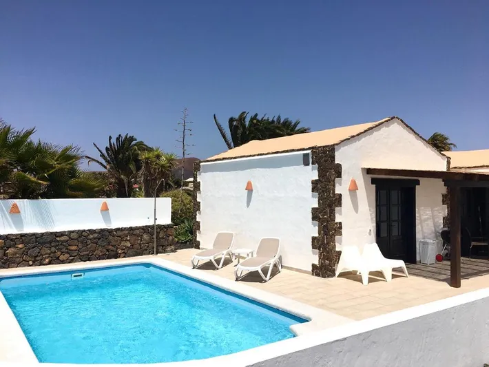 Villa for 2 people, with view and garden as well as pool - 1