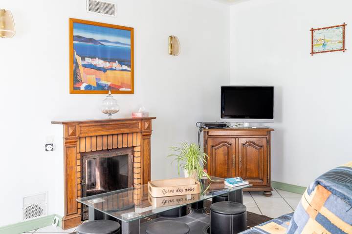 Holiday Home 'Au pied du Moulin' with Private Terrace, Garden, and Wi-Fi in Saint-Hilaire-de-Voust, Fontenay-le-Comte