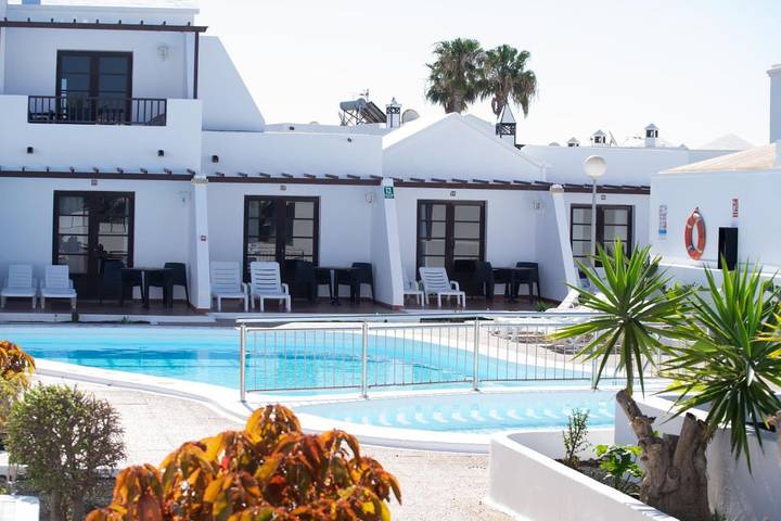 Apartahotel para 4 personas, con piscina además de jardín y vistas en Puerto del Carmen