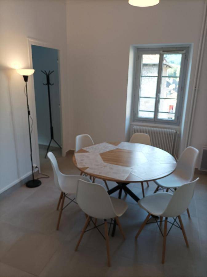 Gîte pour 6 personnes, avec vue à Salins-les-Bains - 2