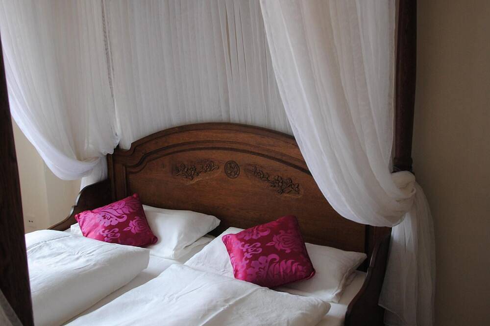 Fabulous apartment in the east wing of the historical castle Wiesenburg in Wiesenburg/ Mark, Fläming Heath