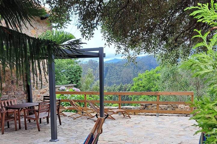 Gîte pour 8 personnes, avec Terrasse et Jardin