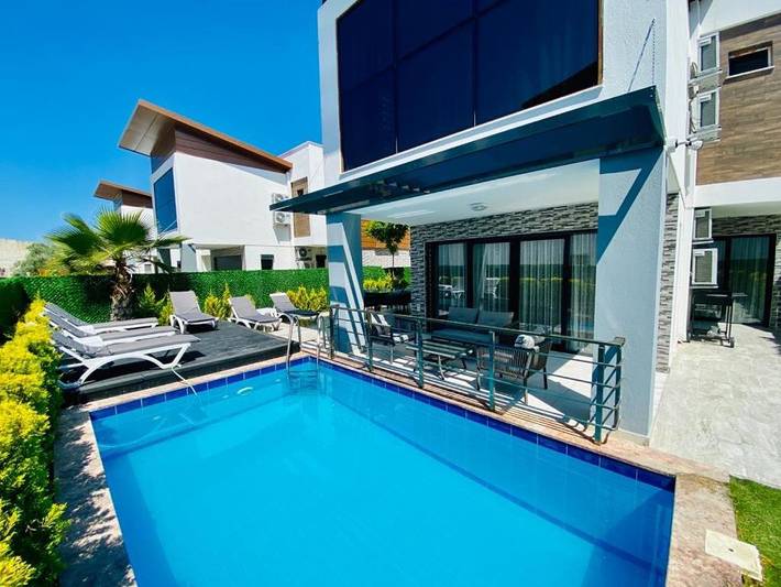 Casa de vacaciones para 8 personas, con jardín y piscina en Kusadasi