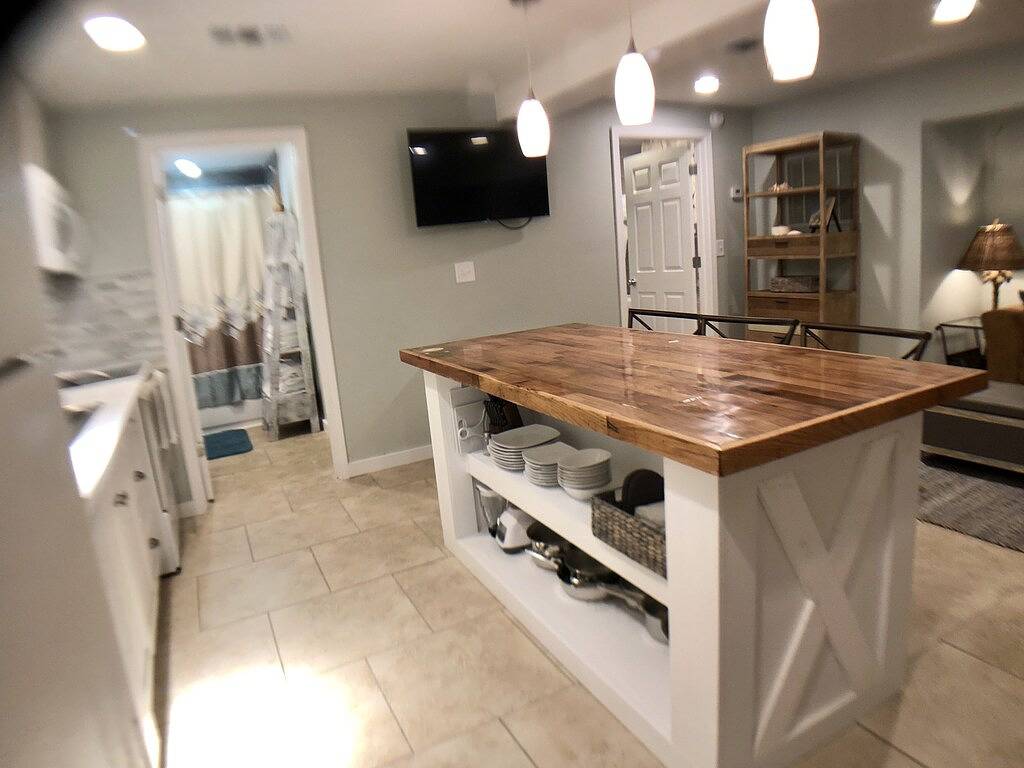 Ganze Wohnung, Das süßeste Häuschen gegenüber dem Strand! in Saint Joe Beach, Emerald Coast