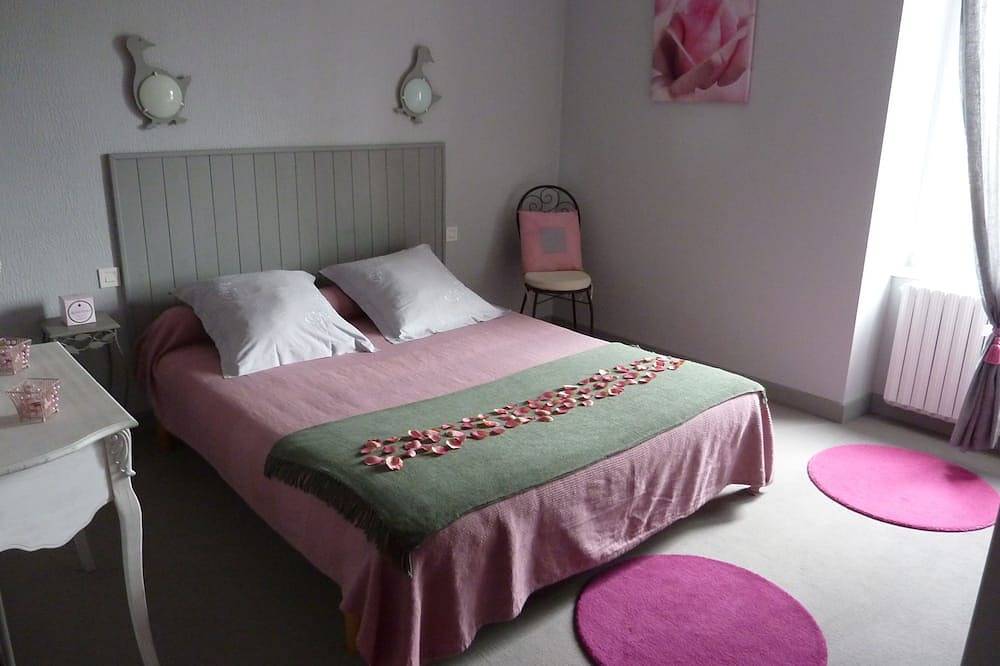 Large house with swimming pool and jacuzzi near St Malo (Brittany), Mont St Michel in Pleudihen-sur-Rance, Dinan region