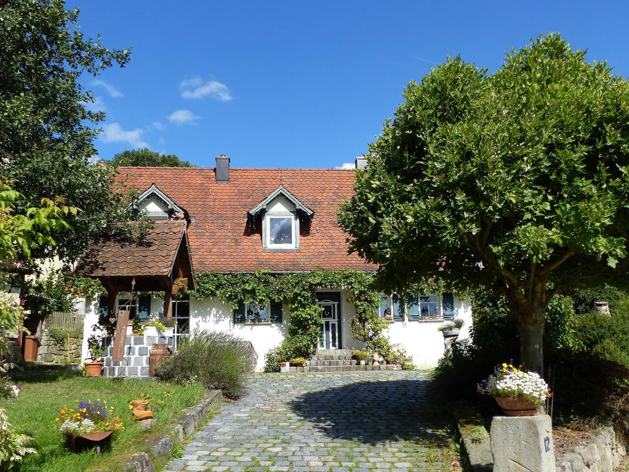 Casa rural restaurada con terraza privada, jardín y Wi-Fi en Heilsbronn in Heilsbronn, Romantische Straße