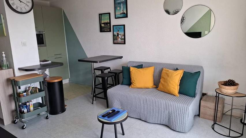 Gîte pour 2 personnes, avec piscine ainsi que vue et terrasse dans Casino de Royan