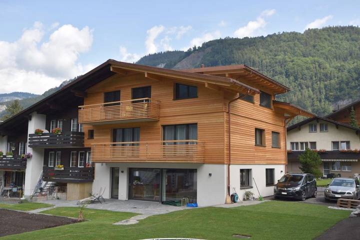 Ferienwohnung für 5 Personen, mit Terrasse und Ausblick in Meiringen