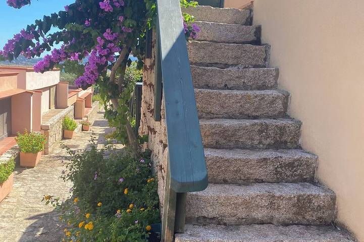 Ganze Wohnung, Casa Marisol mit herrlichem Meerblick und Entspannung in La Conia, Arzachena