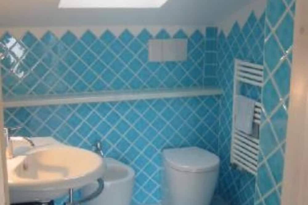 Entire apartment, Top floor penthouse apartment with terrace in the historical center, 3 km from the beach in Oristano, Campidano