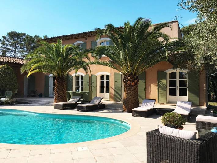 Chambre d’hôte pour 3 personnes, avec Terrasse et Jardin ainsi que Piscine et Vue