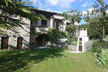 Gîte pour 6 personnes, avec jacuzzi ainsi que balcon et jardin, animaux acceptés à Montguers