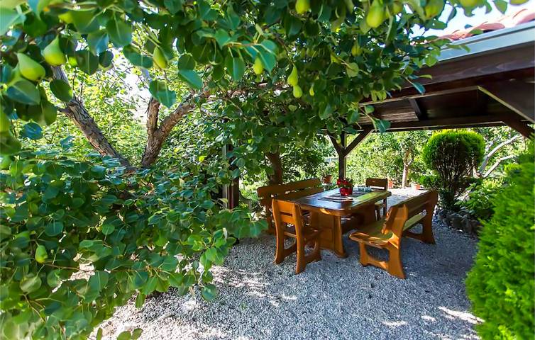Apartamento vacacional entero, Acogedor apartamento cerca de la playa de Strobec con wifi, aire acondicionado y aparcamiento in Podstrana, Condado de Split-Dalmacia