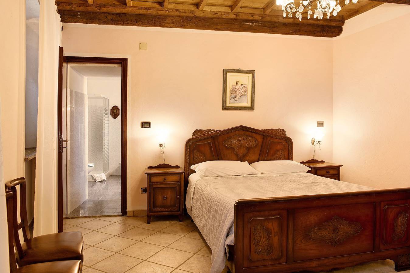 Apartamento entero, Apartamento 'La Rocca di Efisio - Barbera' con terraza privada, Wi-Fi y aire acondicionado in Costigliole d'Asti, Langhe