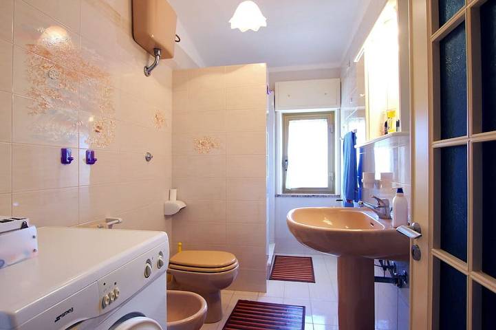 Gîte pour 7 personnes, avec jardin ainsi que balcon et piscine à Campofelice di Roccella - 4