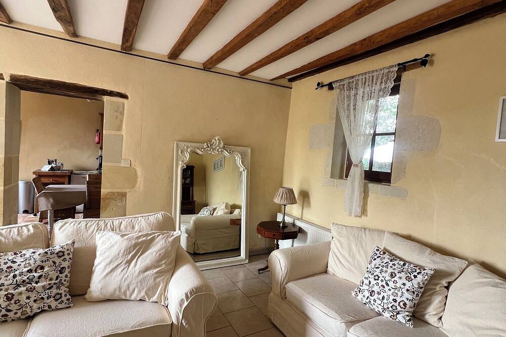 Rustic 2 bed self-catering cottage with heated pool & panoramic views. in Le Petit-Pressigny, Loches und Umgebung