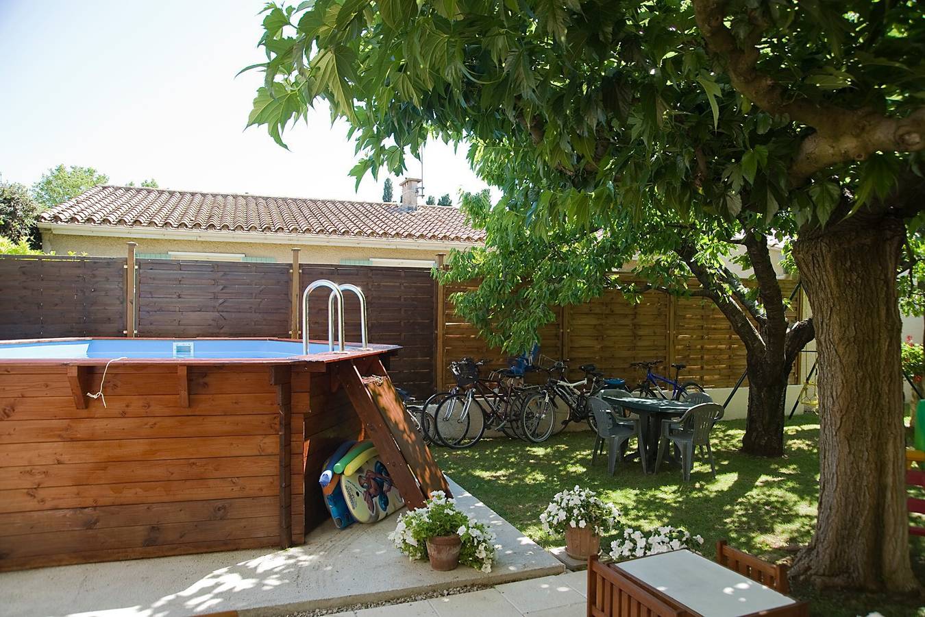 Apartamento entero, Apartamento «La Maison Fleurie» con terraza privada, Wi-Fi y aire acondicionado in Saint-Rémy-de-Provence, Region de Arles