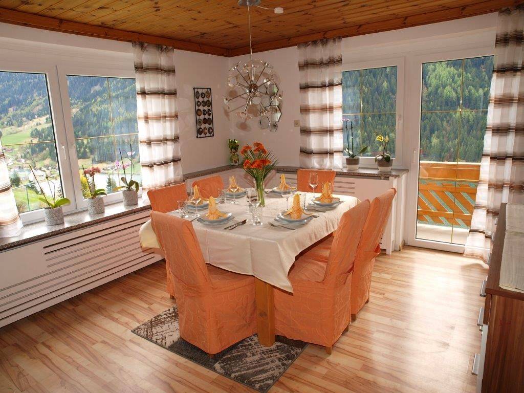 Ganze Ferienwohnung, Balkonappartement in Feld am See, Klagenfurt-Villach