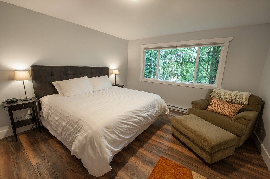 Downtown Cypre Suite - Neu renovierte, geräumige 3-Zimmer-Einheit in Tofino, Alberni-Clayoquot Regional District