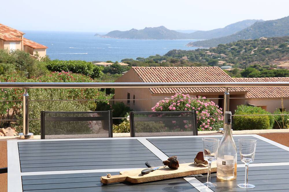Villa face à la mer, charme, confort, et bien être pour des vacances réussies in Porto-Vecchio, Arrondissement de Sartène