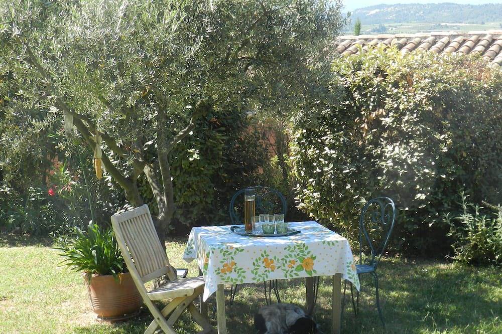 Bédoin, village et tranquillité villa 3 chambres, jardin, piscine privée<br> in Bédoin, Parc naturel régional du Mont-Ventoux