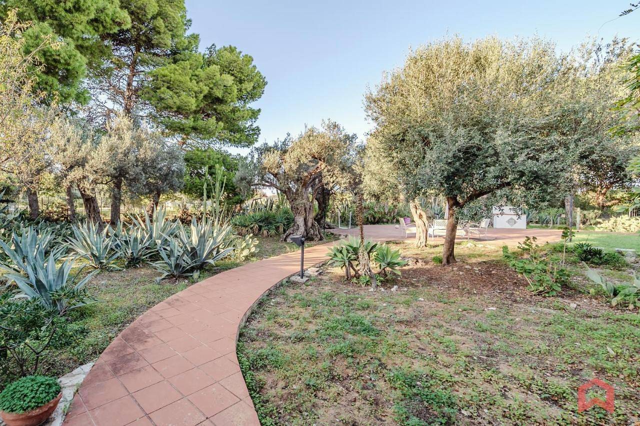 Grande e Luminosa Villa con Piscina vicino al Mare in Terrasini, Provincia di Palermo