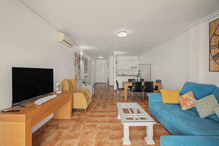 Geheel appartement, Vakantieappartement 'Albatros Park' met gedeeld zwembad, wifi en airconditioning in Las Adelfas, San Miguel de Abona