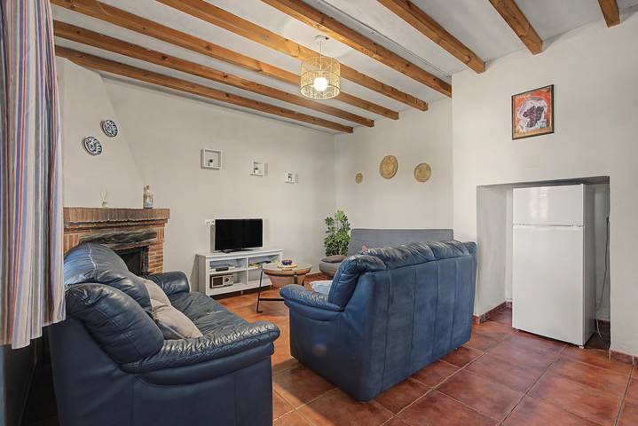 Casa nas montanhas tranquilas com piscina, terraço, varanda e Wi-Fi; estacionamento disponível in El Borge, Costa del Sol