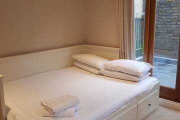 Holiday Home for 2 People in London, South East England, Photo 1