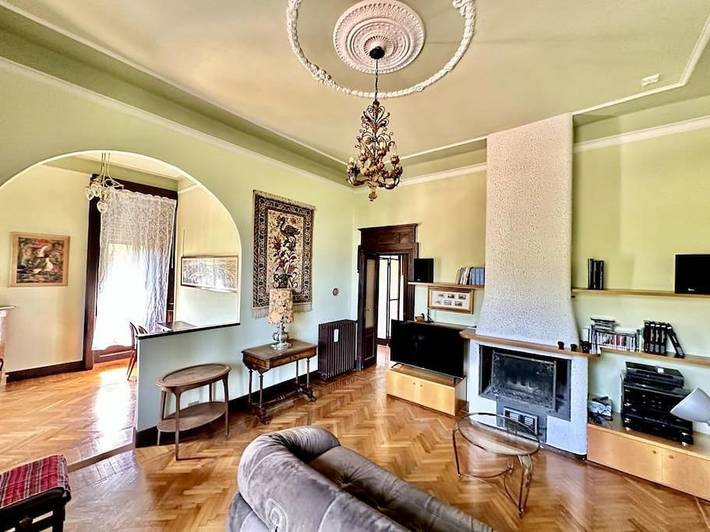 Villa for 10 people, with Balcony and Terrace as well as Garden and View in Como