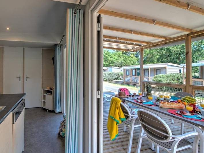 Flower Camping Les Paludiers - Mobilhome 4 personnes - Homeflower Premium 29m² (2 chambres) + Clim + terrasse semi-couverte + Tv + draps + serviettes in Batz-sur-Mer, Côte d'Amour