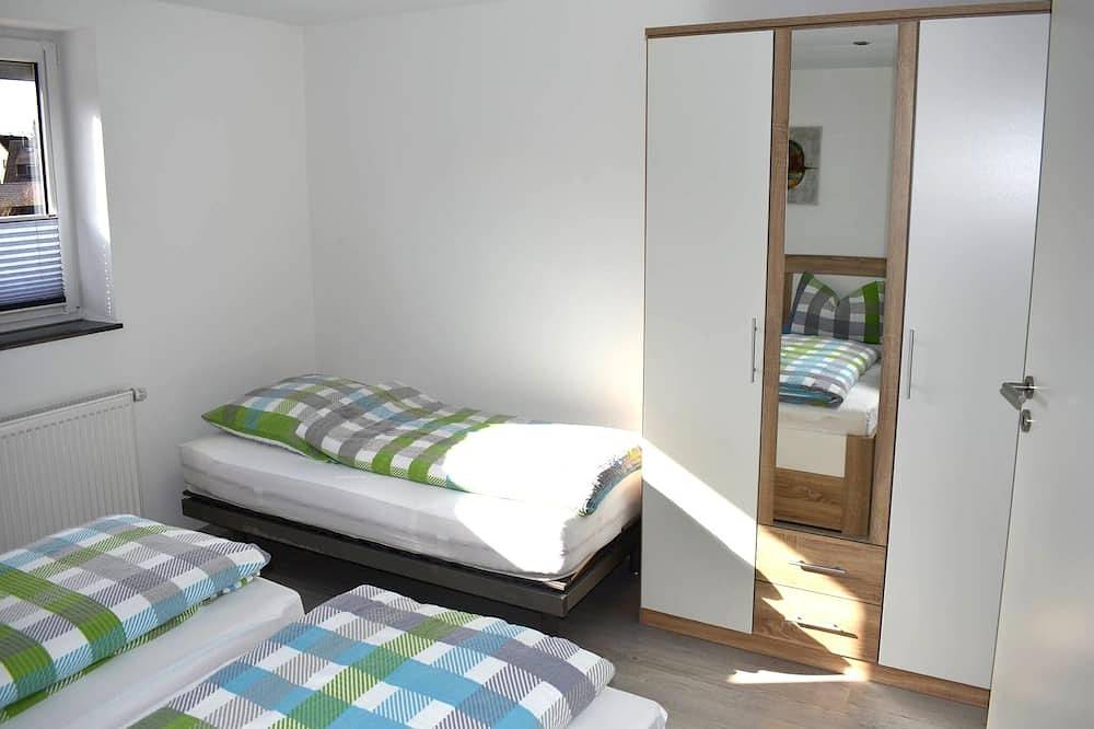 Ganze Wohnung, Ferienwohnung mit überdachter Terrasse und Garten in Leipheim, Bayerisch Schwaben