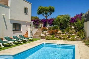 Villa pour 6 personnes, avec vue ainsi que jardin et piscine à Calafell
