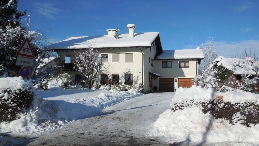 Ganze Ferienwohnung, Haus Aigner - Ferienwohnung Aigner 75 qm für 3 Personen, 2 Schlafzimmer, Balkon in Piding, Bayerische Alpen