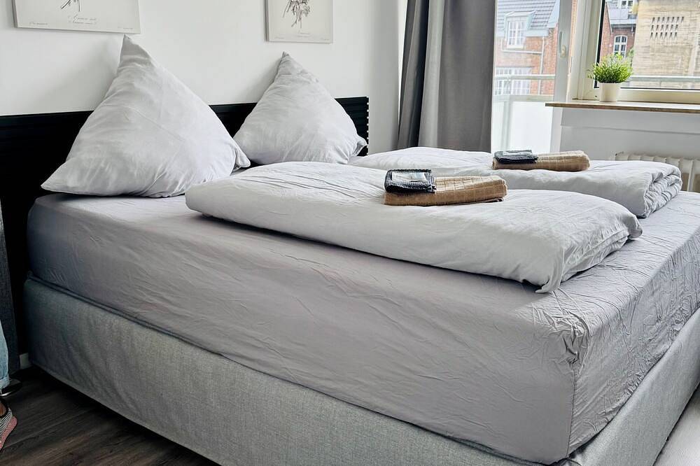 Entire apartment, Stylish apartments with balcony & close to the Rhine in the heart of Cologne's Südstadt district in Cologne, Rhineland