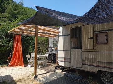 Caravane pour 2 personnes, avec piscine dans le Gard
