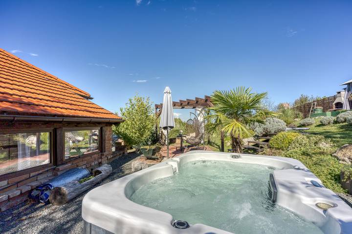 Romantic Haven with Hot Tub in Varazdin