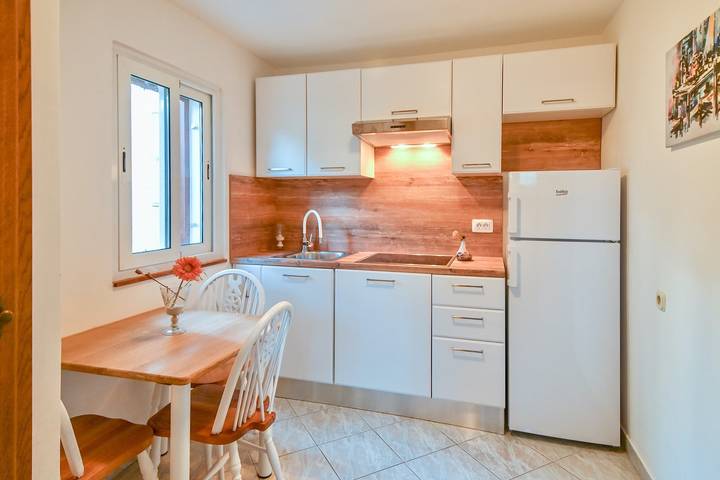 Ganze Wohnung, Ferienwohnung Ula im Erdgeschoß mit Terrasse mit Meerblick  in Nerezine, Lošinj (Kvarner Bucht)