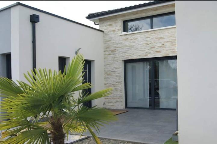 Location de vacances pour 7 personnes, avec jacuzzi et jardin à Montrem