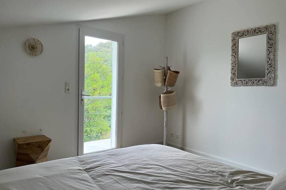 Villa climatisée avec vue, piscine et salle de jeux extérieure à Figari in Figari, Arrondissement de Sartène